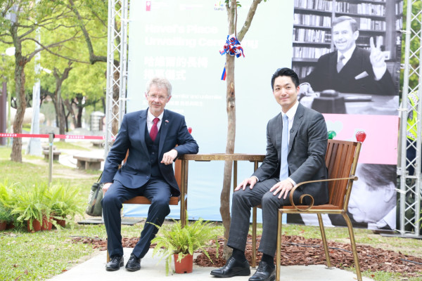 Sinopsis Project Newsletter. China and the World This Week: Havel's Legacy and the Shadow of Tiananmen Square